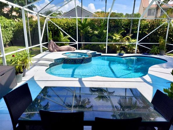 547 Cascade Falls Dr, Weston FL 33327