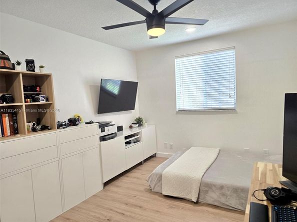547 Cascade Falls Dr, Weston FL 33327