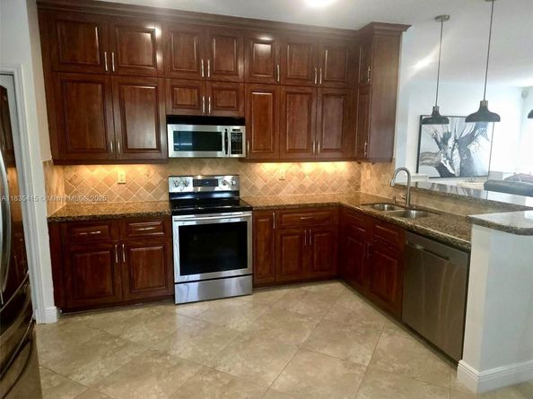 547 Cascade Falls Dr, Weston FL 33327
