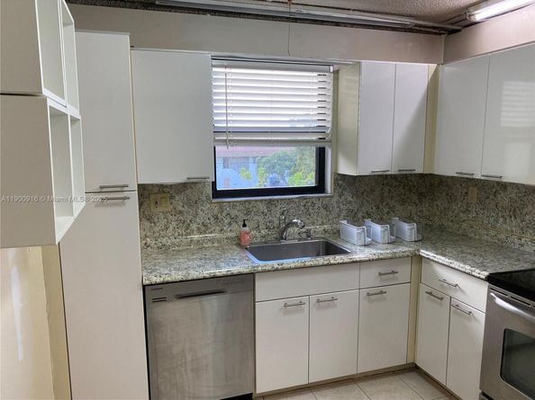 1900 Diana Dr 3D, Hallandale Beach FL 33009