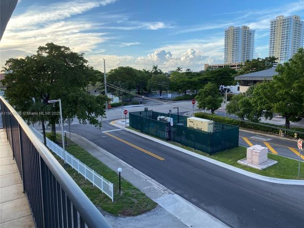 1900 Diana Dr 3D, Hallandale Beach FL 33009