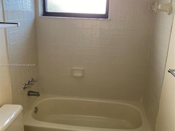 1900 Diana Dr 3D, Hallandale Beach FL 33009