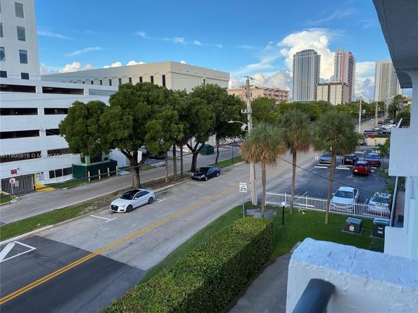 1900 Diana Dr 3D, Hallandale Beach FL 33009