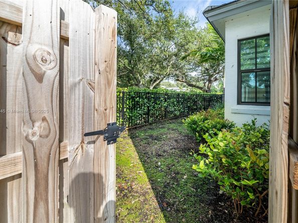 1928 SW 5th Blvd, Fort Lauderdale FL 33312