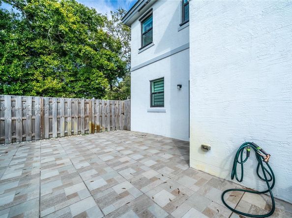 1928 SW 5th Blvd, Fort Lauderdale FL 33312