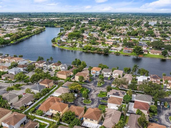 11862 NW 13th St, Pembroke Pines FL 33026