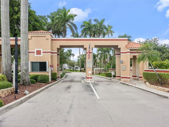 11862 NW 13th St, Pembroke Pines FL 33026