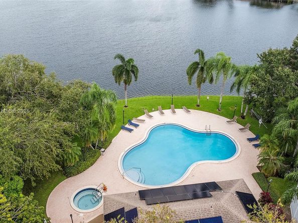 11862 NW 13th St, Pembroke Pines FL 33026