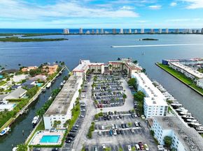 105 Paradise Harbour Boulevard 112, North Palm Beach FL 33408
