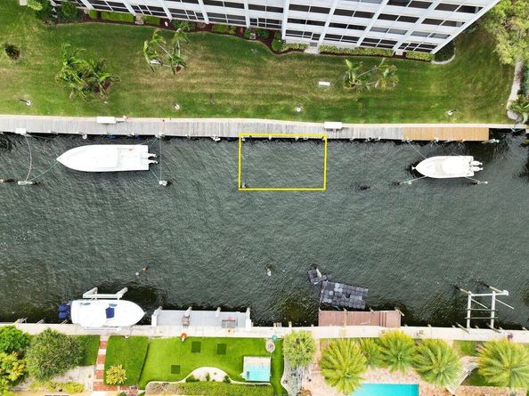 105 Paradise Harbour Boulevard 112, North Palm Beach FL 33408