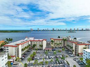 105 Paradise Harbour Boulevard 112, North Palm Beach FL 33408