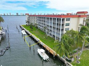 105 Paradise Harbour Boulevard 112, North Palm Beach FL 33408
