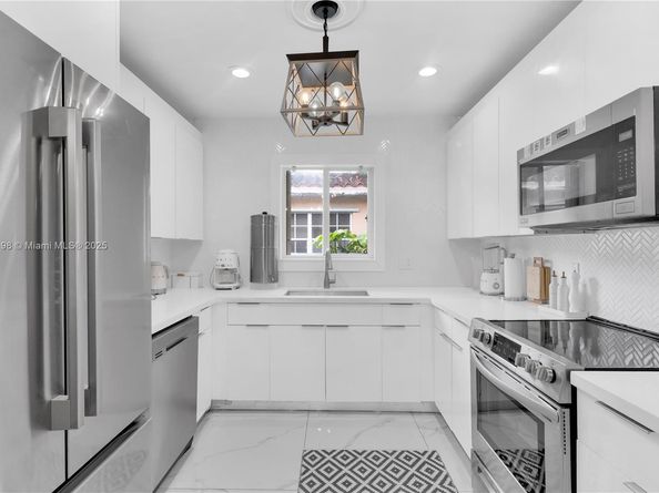 3925 SW 61st Ave, Miami FL 33155