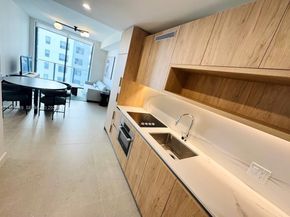 11 NE 6th 2813, Miami FL 33132