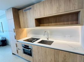11 NE 6th 2813, Miami FL 33132