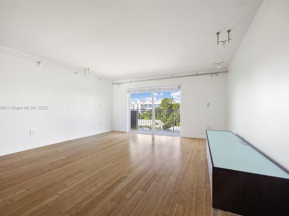 947 Lenox Ave 501, Miami Beach FL 33139