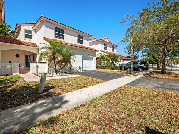 1026 SW 180th Ter, Pembroke Pines FL 33029