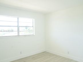 220 SW 9th Ave 306, Hallandale Beach FL 33009