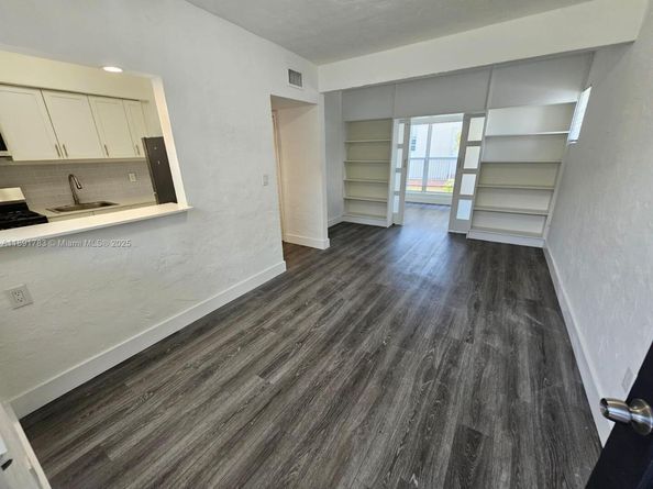 7435 Byron Ave, Miami Beach FL 33141