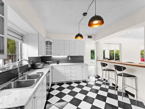 235 Fairway Dr, Miami Beach FL 33141