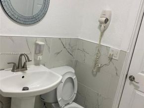 1860 NW 59th St, Miami FL 33142