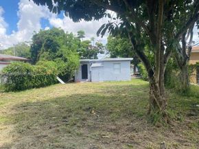 1860 NW 59th St, Miami FL 33142