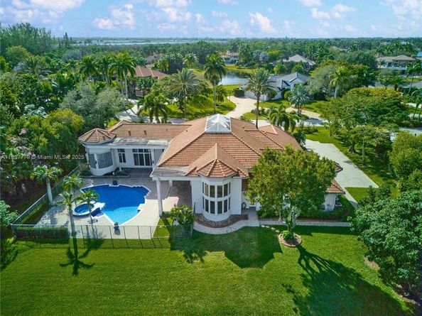 2939 Paddock Ln, Weston FL 33331