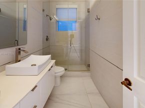 1946 Harbor View Cir, Weston FL 33327