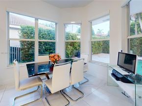 1946 Harbor View Cir, Weston FL 33327