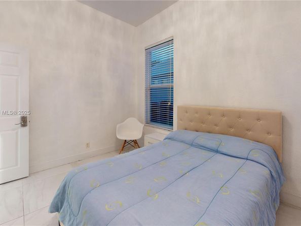 1946 Harbor View Cir, Weston FL 33327
