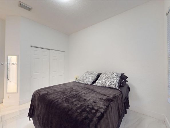 1946 Harbor View Cir, Weston FL 33327