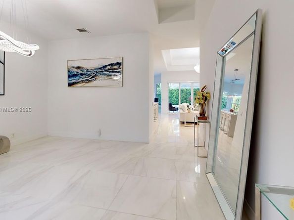1946 Harbor View Cir, Weston FL 33327