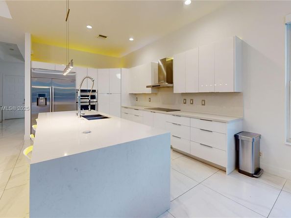 1946 Harbor View Cir, Weston FL 33327