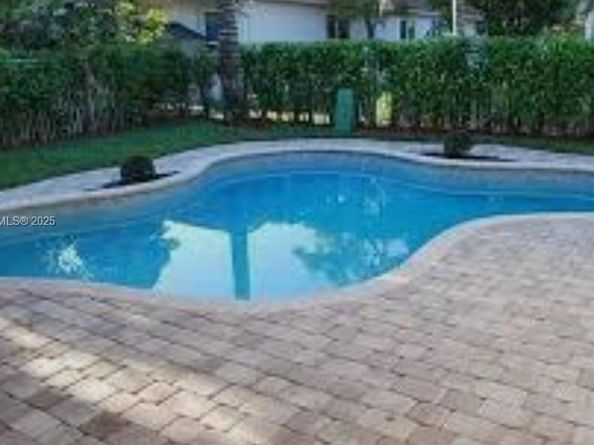 1946 Harbor View Cir, Weston FL 33327