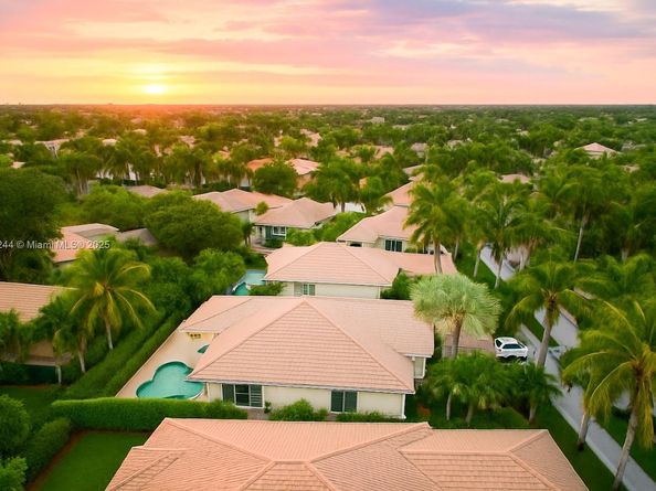 1946 Harbor View Cir, Weston FL 33327