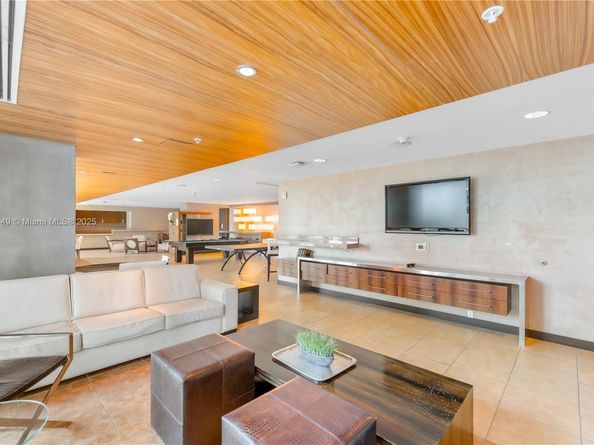 60 SW 13th St 2626, Miami FL 33130