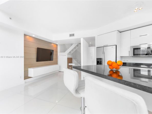 60 SW 13th St 2626, Miami FL 33130