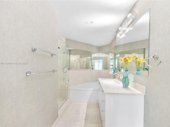 60 SW 13th St 2626, Miami FL 33130