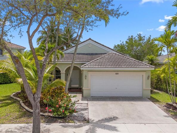 649 Willow Bend Rd, Weston FL 33327