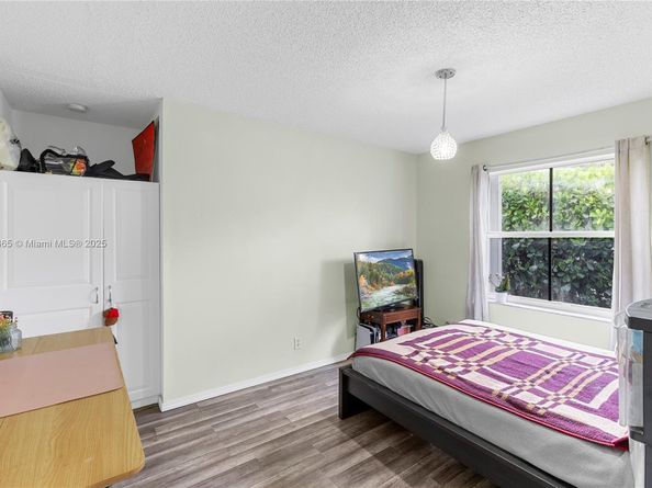 649 Willow Bend Rd, Weston FL 33327