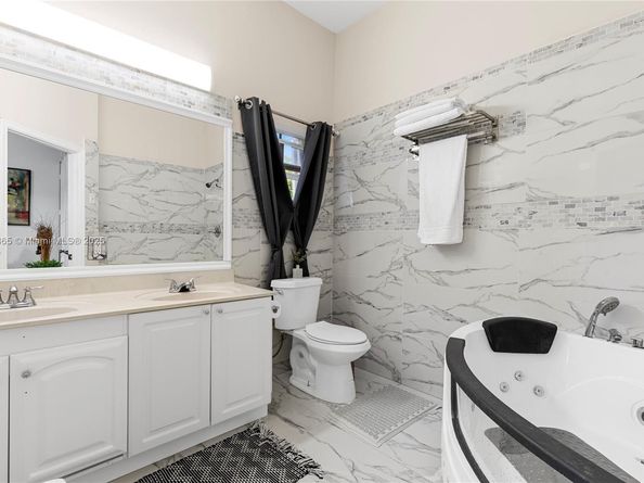 649 Willow Bend Rd, Weston FL 33327