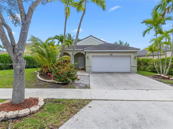 649 Willow Bend Rd, Weston FL 33327