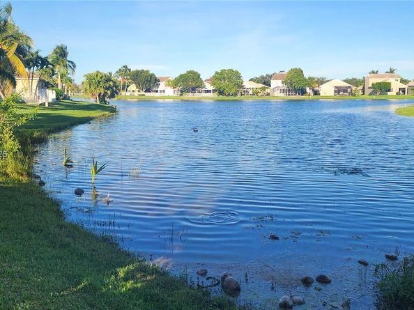 649 Willow Bend Rd, Weston FL 33327