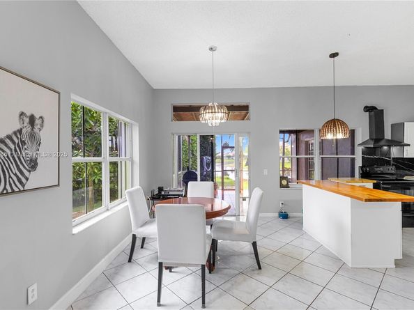 649 Willow Bend Rd, Weston FL 33327