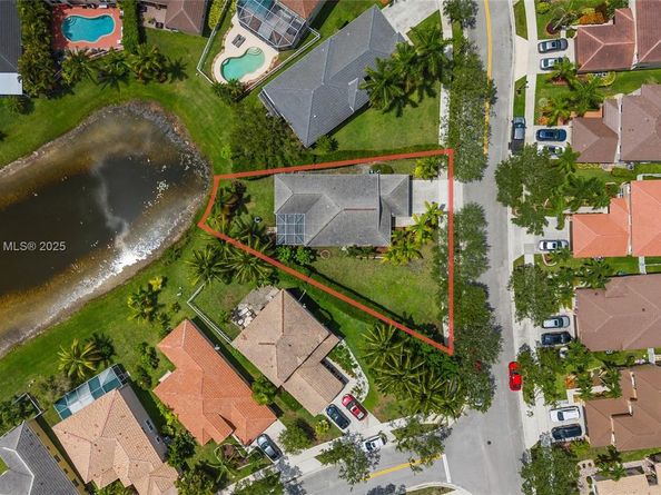 649 Willow Bend Rd, Weston FL 33327