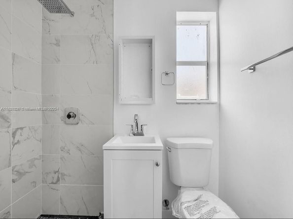 700 NE 6th St, Hallandale Beach FL 33009