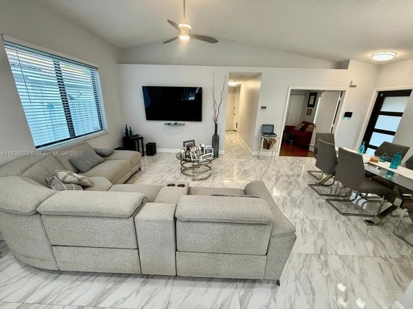 17673 SW 19th St, Miramar FL 33029