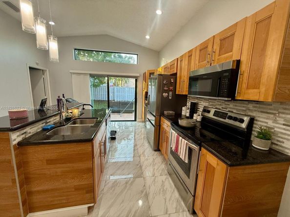 17673 SW 19th St, Miramar FL 33029