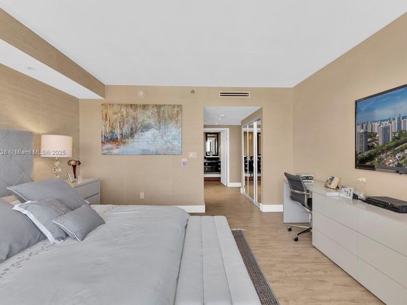 2000 Island Blvd 1405, Aventura FL 33160