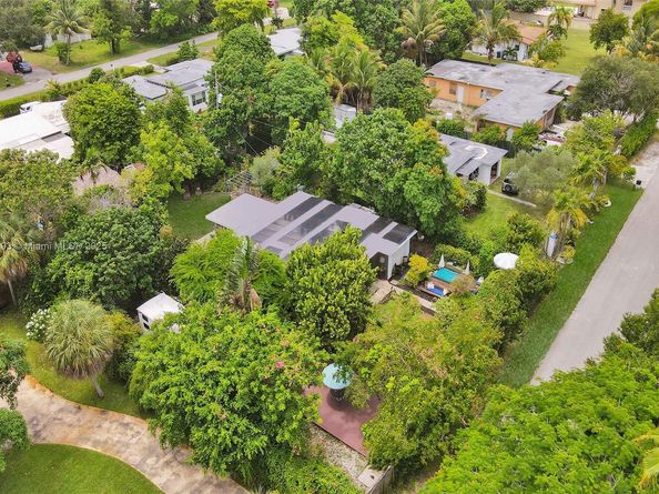 70 NE 152nd St, Miami FL 33162